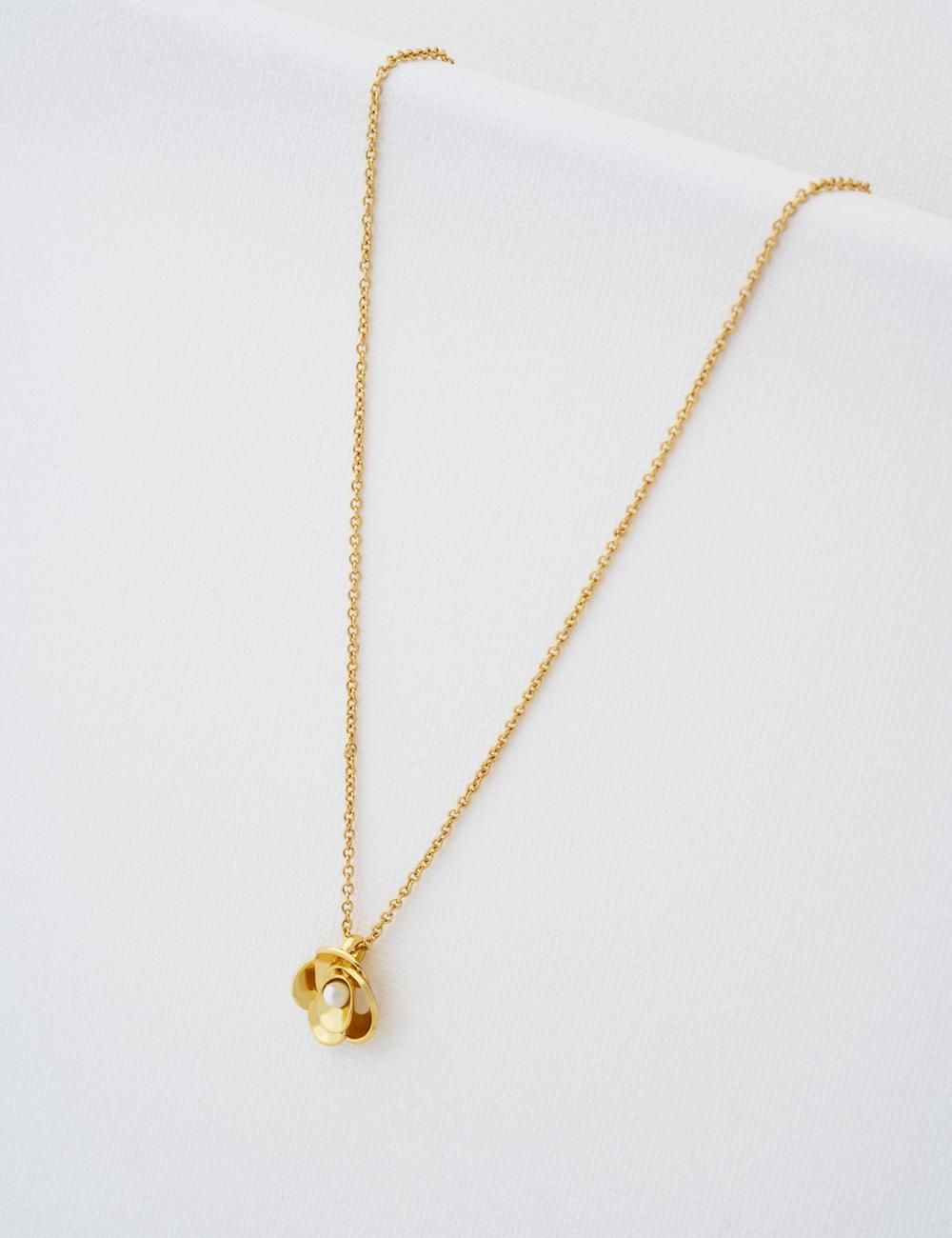 Ted Baker FLORA - Pearl Detail Flower Pendant Kettingen Dames Goud | Belgium  345786-QMA