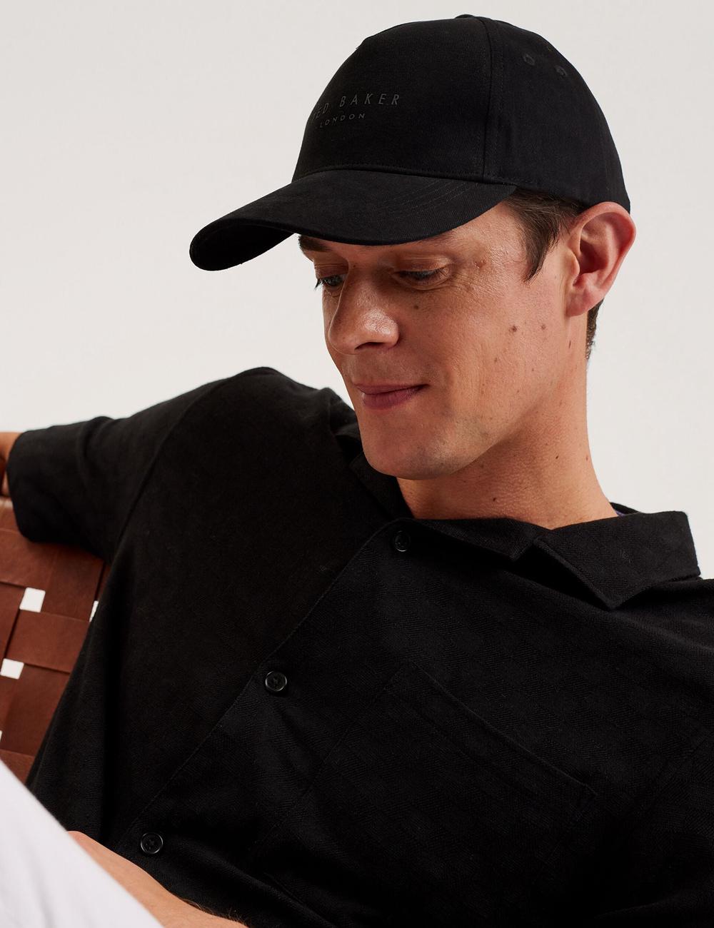 Ted Baker FREDDS – Branded Baseball Pet Heren Zwart | Belgium  651380-FHN