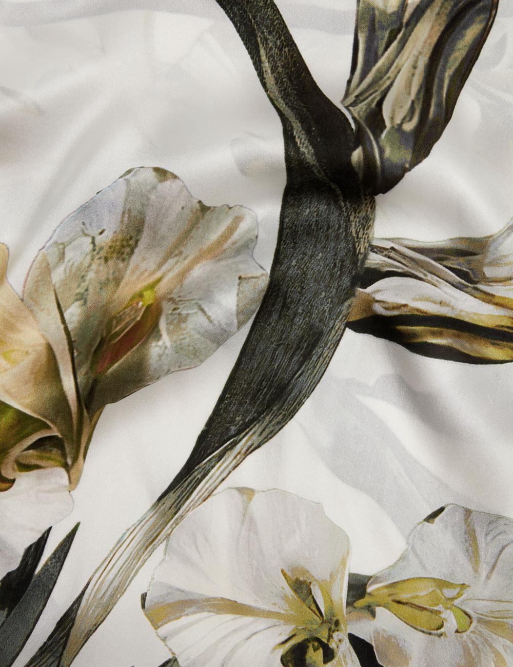 Ted Baker IRISSI - Floral Graphic Print Square Silk Sjaals Dames Ecru | Belgium  856037-HOM