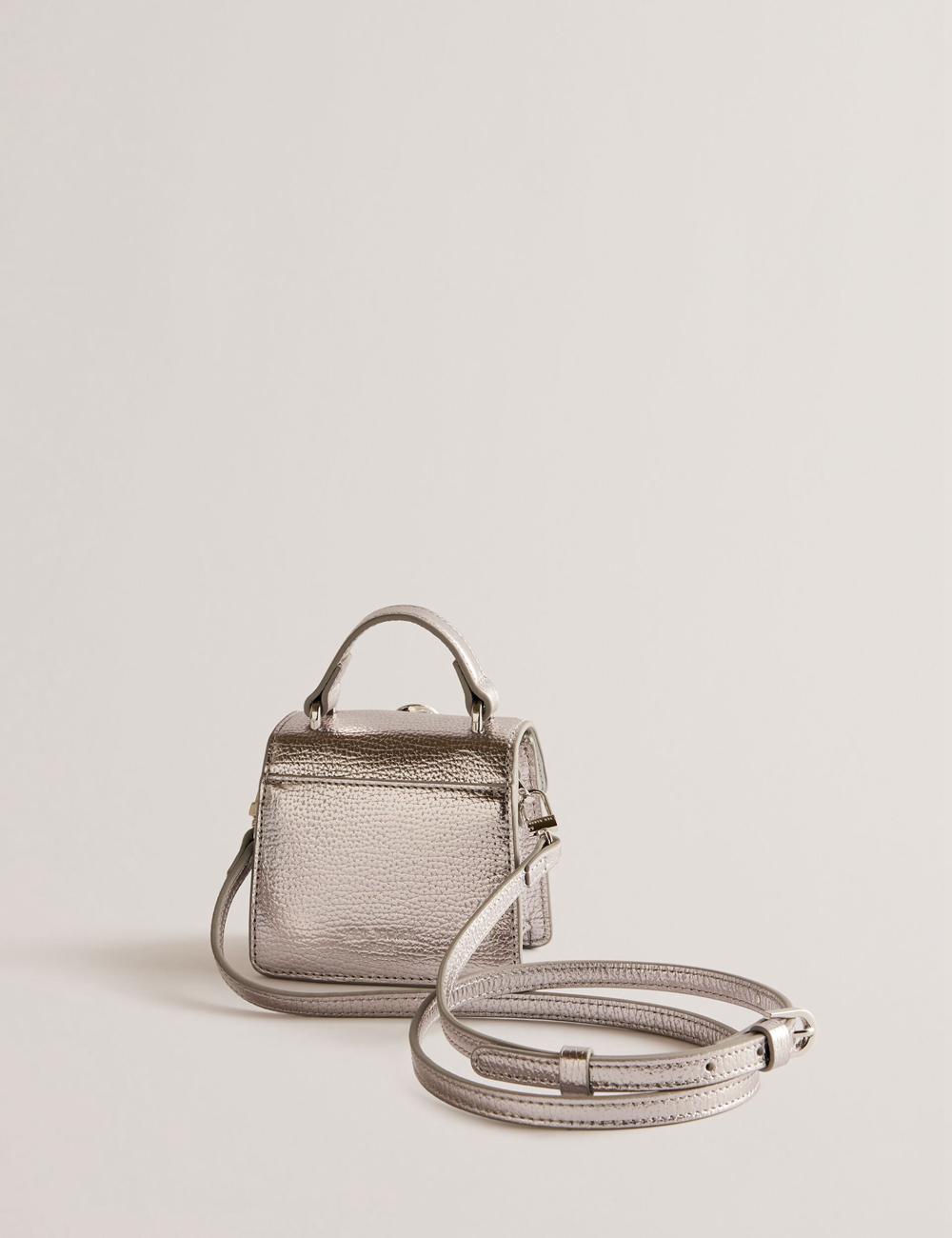 Ted Baker ROSLIE - Metallic Leather Mini Top Handle Schoudertassen Dames Zilver | Belgium  218653-BAD